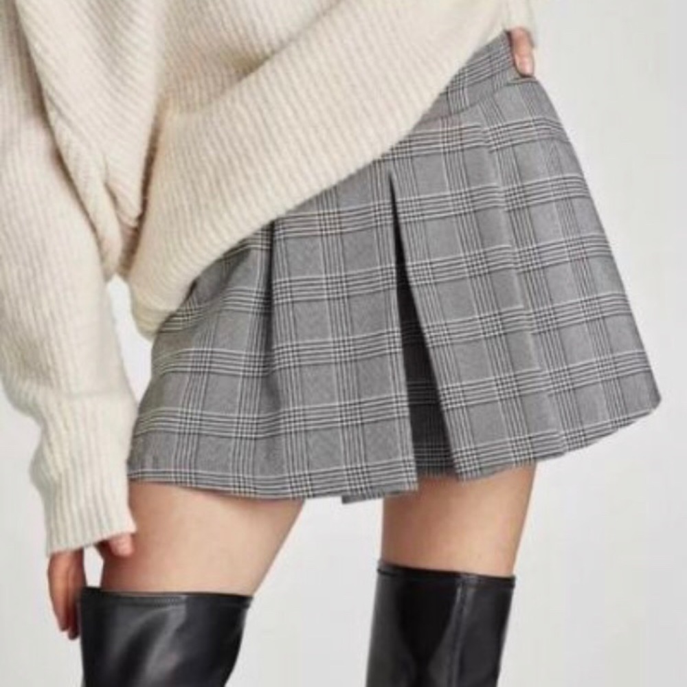 Zara plaid pleated shorts